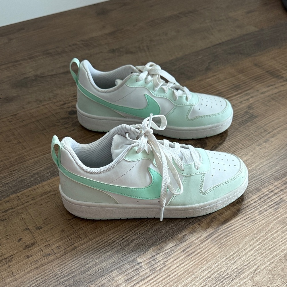 Nike Kids Low Sneakers in Mint and White Size 5 Big Kids - Picture 5 of 14